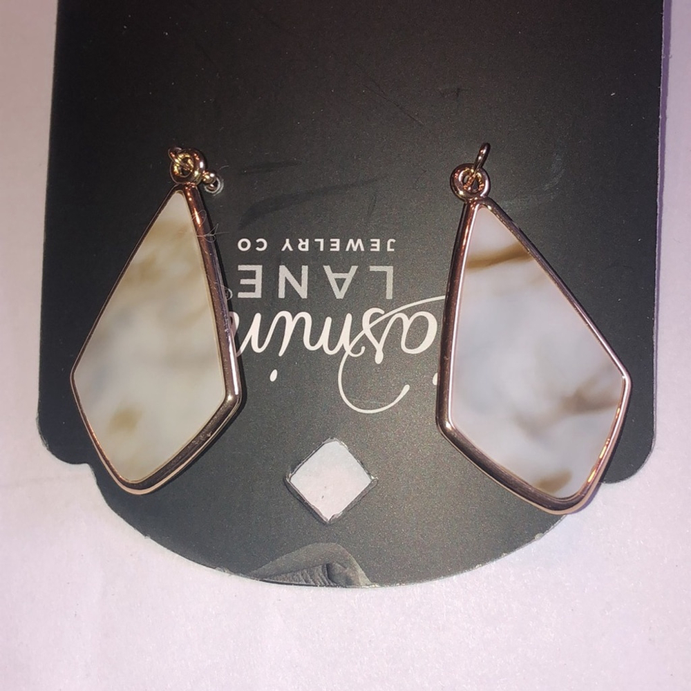 Jasmine Lane Marbled Gold Tone and Cream Dangle Drop Boho Earrings - Picture 5 of 6